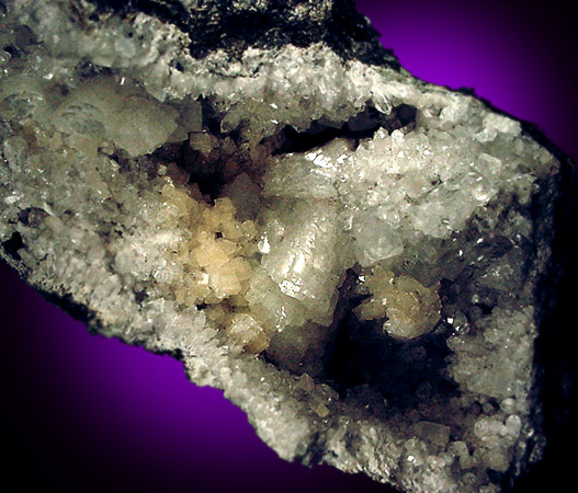 Mineral Specimens: Chabazite, Huelanditem Quartz, Calcite from Upper New Street Quarry, Paterson, New Jersey