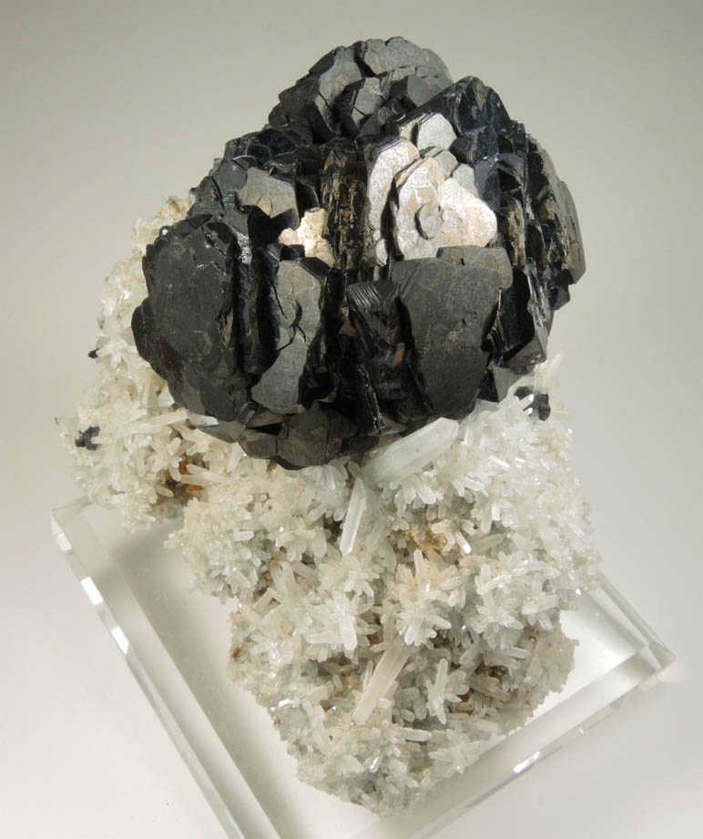 Sphalerite on Quartz from Nikolaevskiy Mine, Dalnegorsk, Primorskiy Kray, Russia